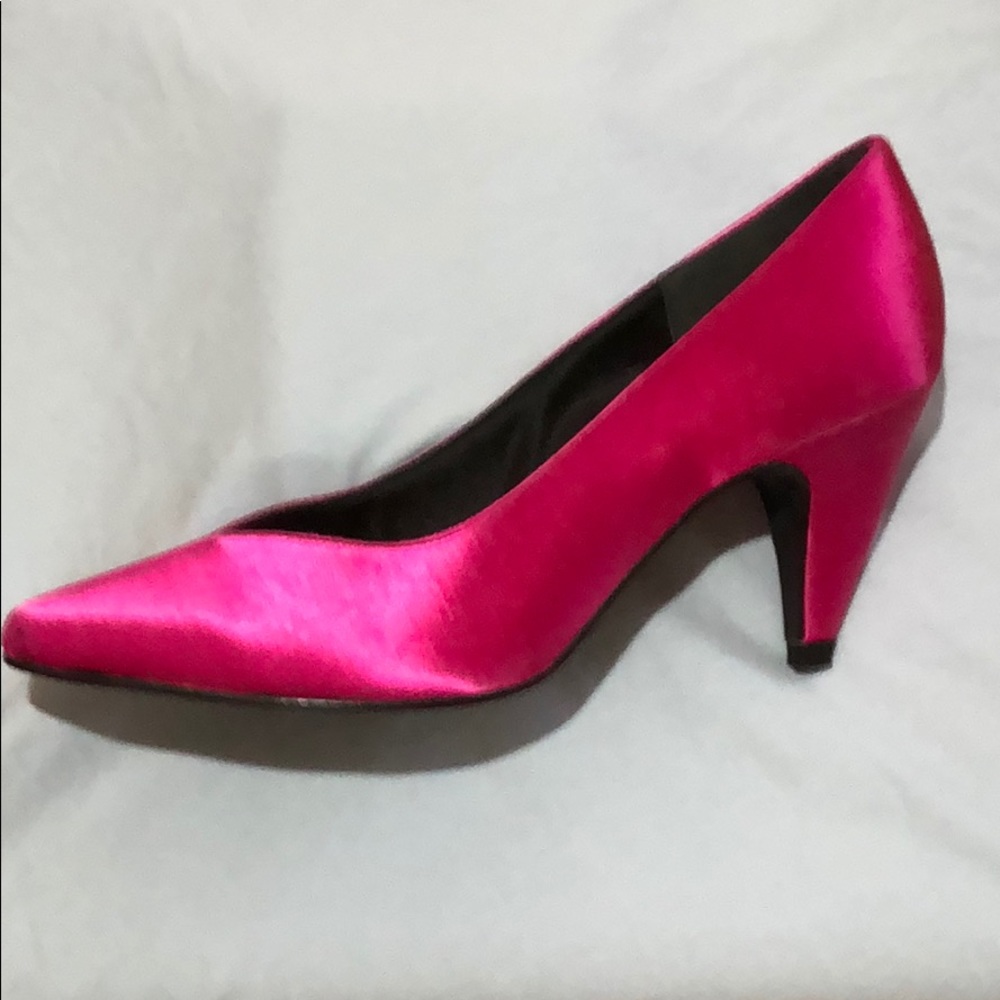 Bright pink satin pumps/heels sz 6